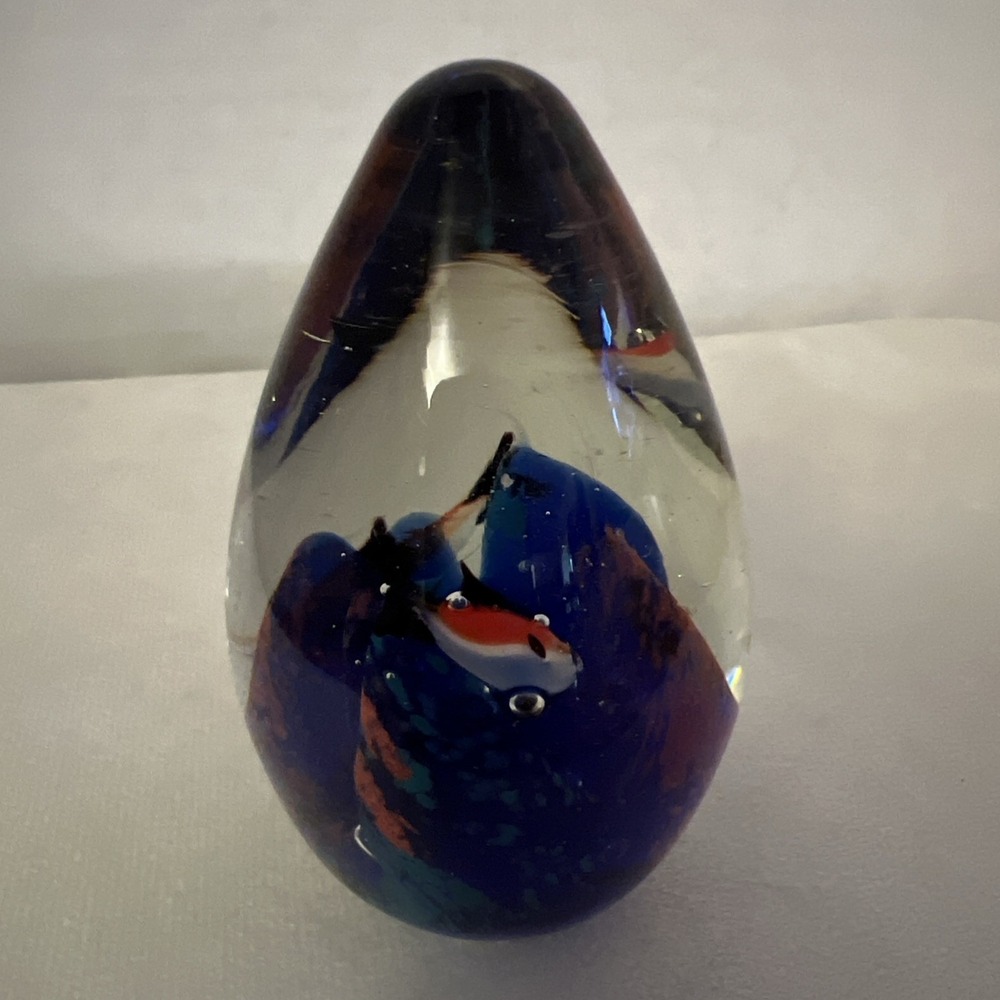 VINTAGE ART GLASS Egg Paperweight FISH & SEASCAPE NICE